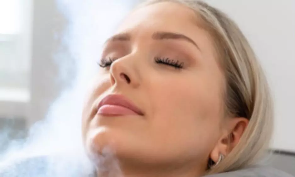 1-3 x 6 min. Cryo-Facial treatment for 1 person – cold therapy for regeneration & freshness (save up to 45%)