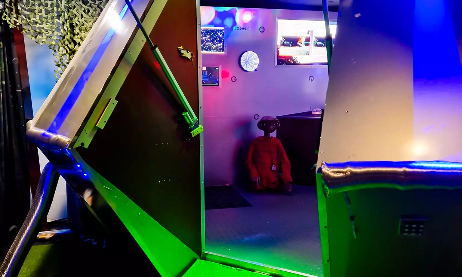 60-minute escape room "ET's Homecoming" for up to 4 players at Ticking Clock