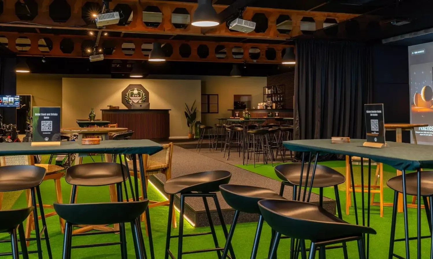 60-minute indoor golf game for up to 4 people at Berlin's largest golf destination (save up to 23%)