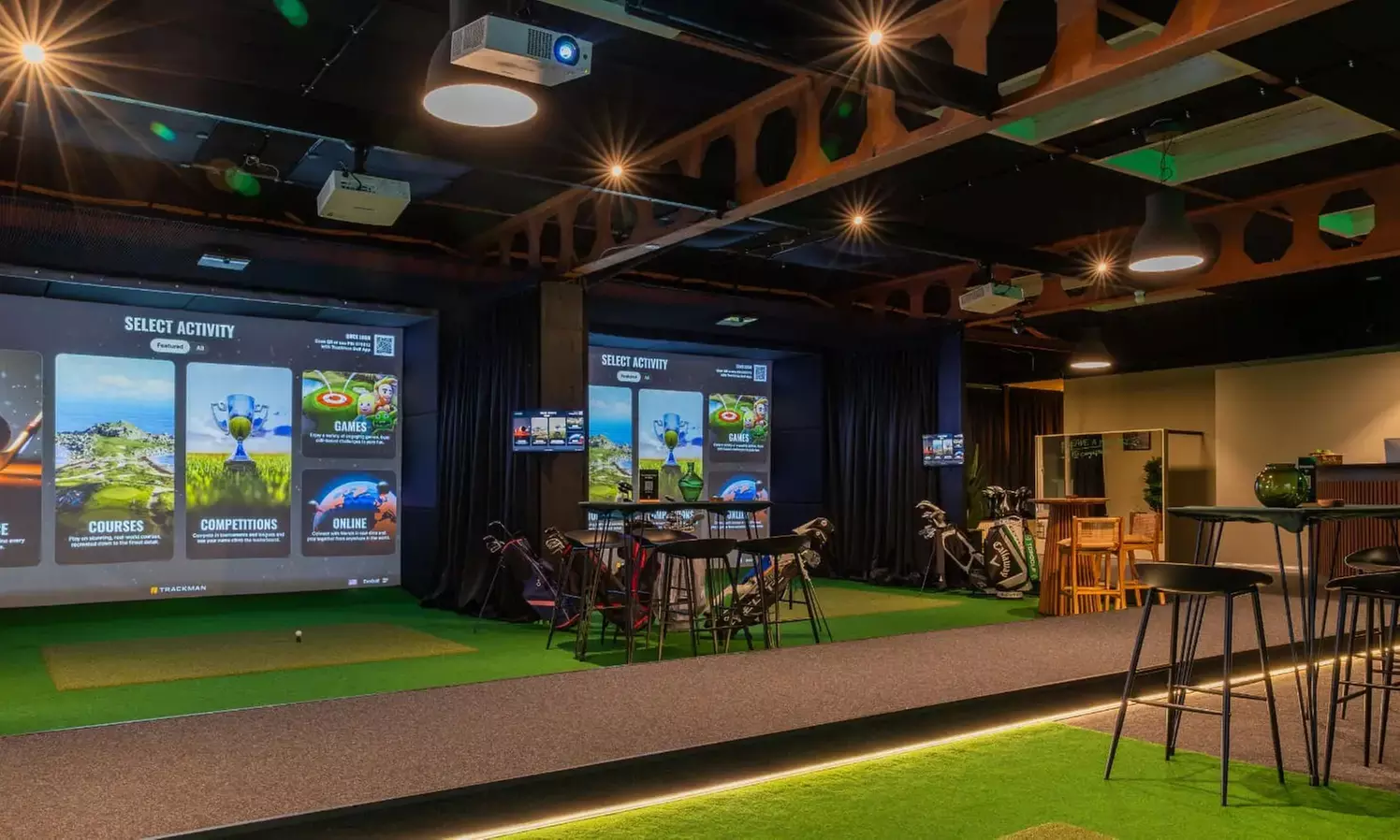 60-minute indoor golf game for up to 4 people at Berlin's largest golf destination (save up to 23%)