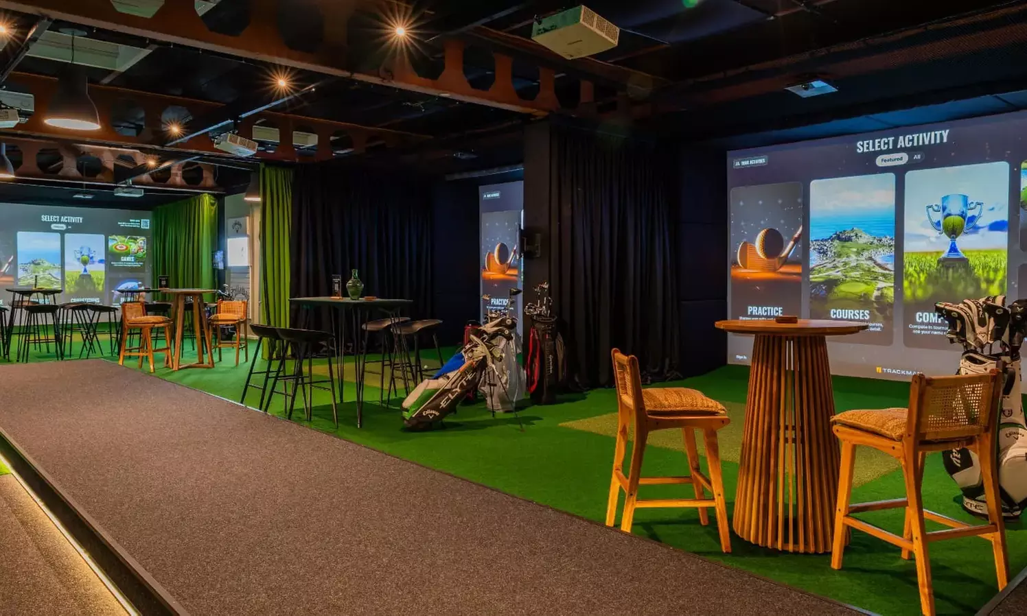 60-minute indoor golf game for up to 4 people at Berlin's largest golf destination (save up to 23%)