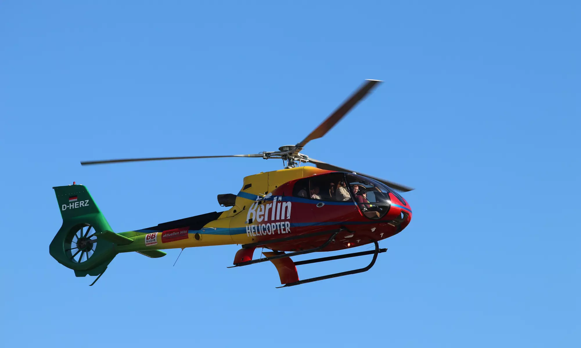 Above the clouds of Berlin: 1 helicopter tour over Berlin-Brandenburg with a voucher worth €159 (save 38%)