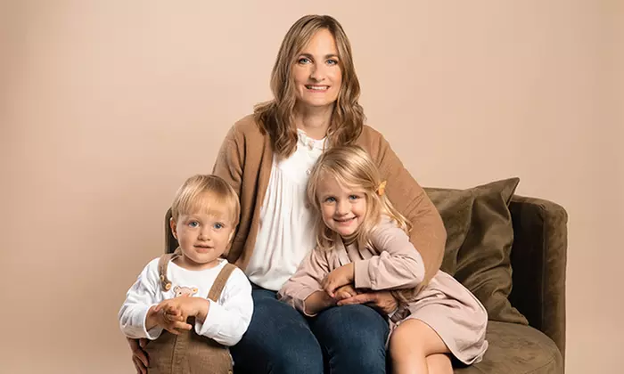 step into the spotlight! Photoshoot experience with 2-3 pictures at studioline PHOTOGRAPHY (save up to 83%)