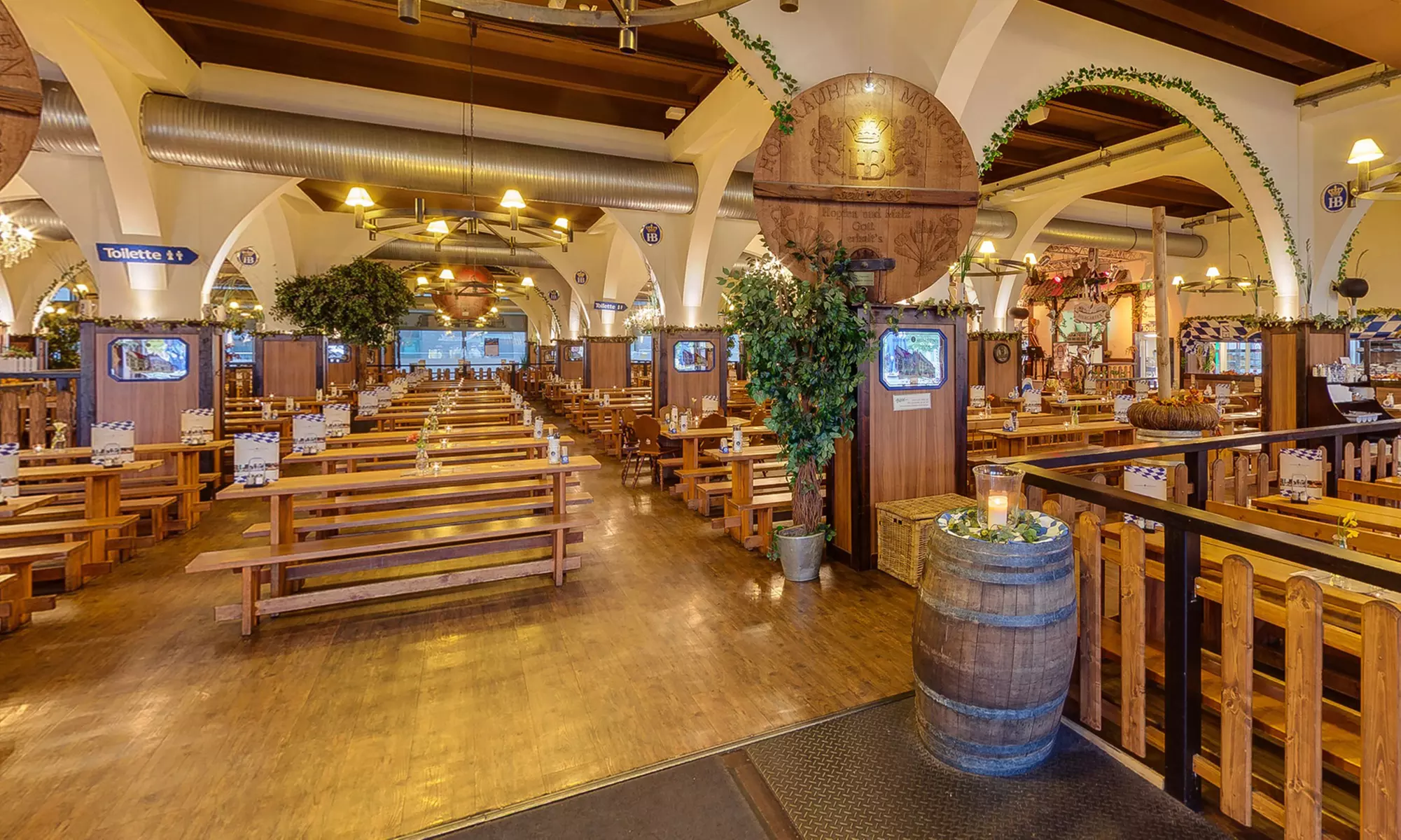 Bavarian brunch on Sunday for 2 people at the Hofbräu Wirtshaus Berlin (save up to 20%)