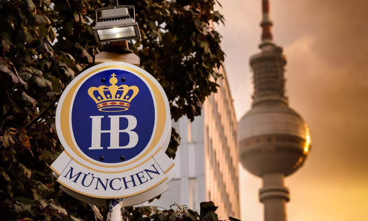 Bavarian brunch on Sunday for 2 people at the Hofbräu Wirtshaus Berlin (save up to 20%)