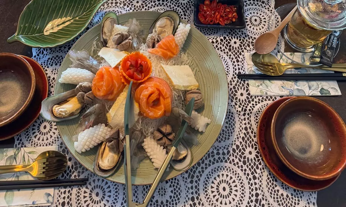 Discover authentic Asian cuisine with a hotpot for 2 or 4 people (save up to 16%)