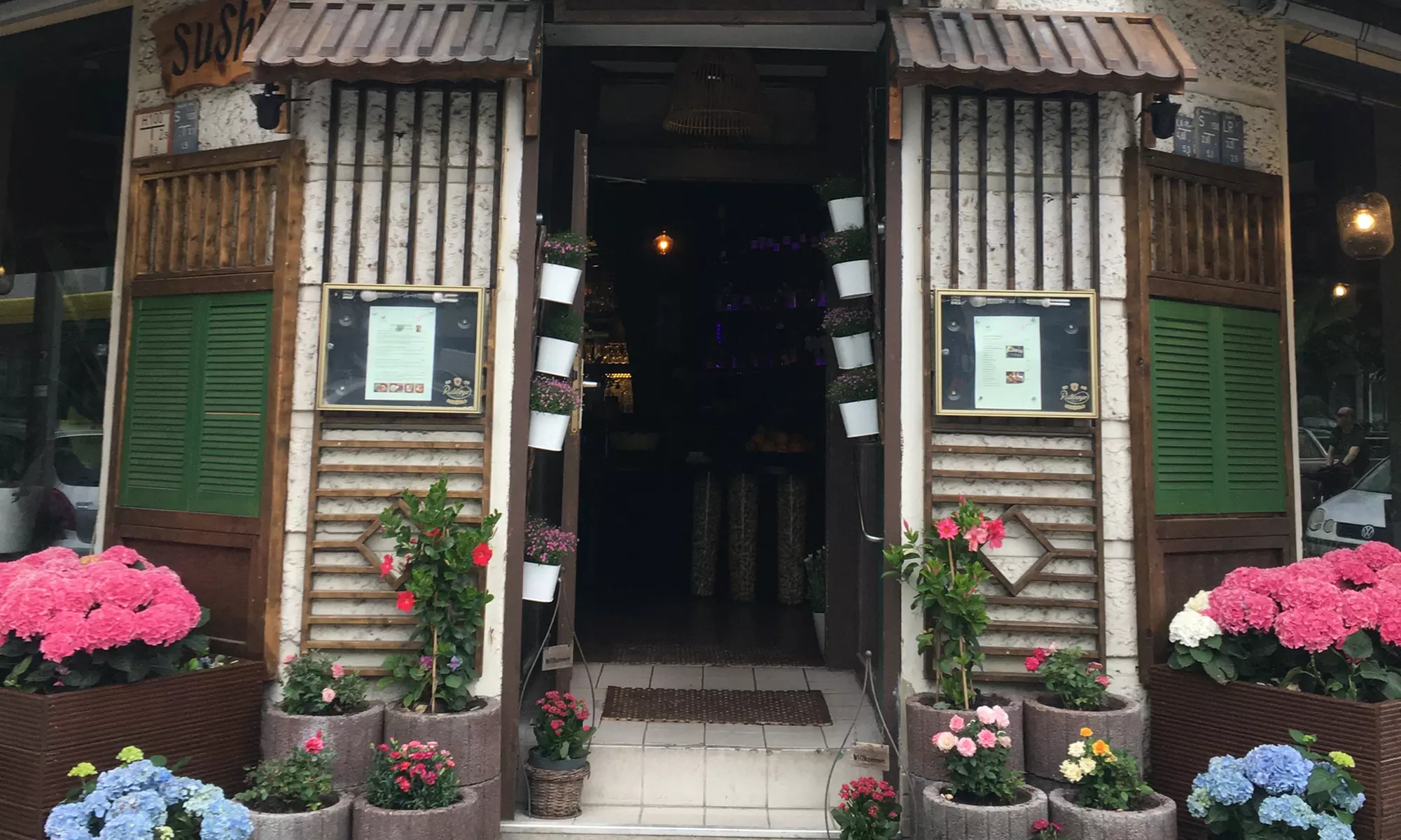 Discover authentic Asian cuisine with a hotpot for 2 or 4 people (save up to 16%)