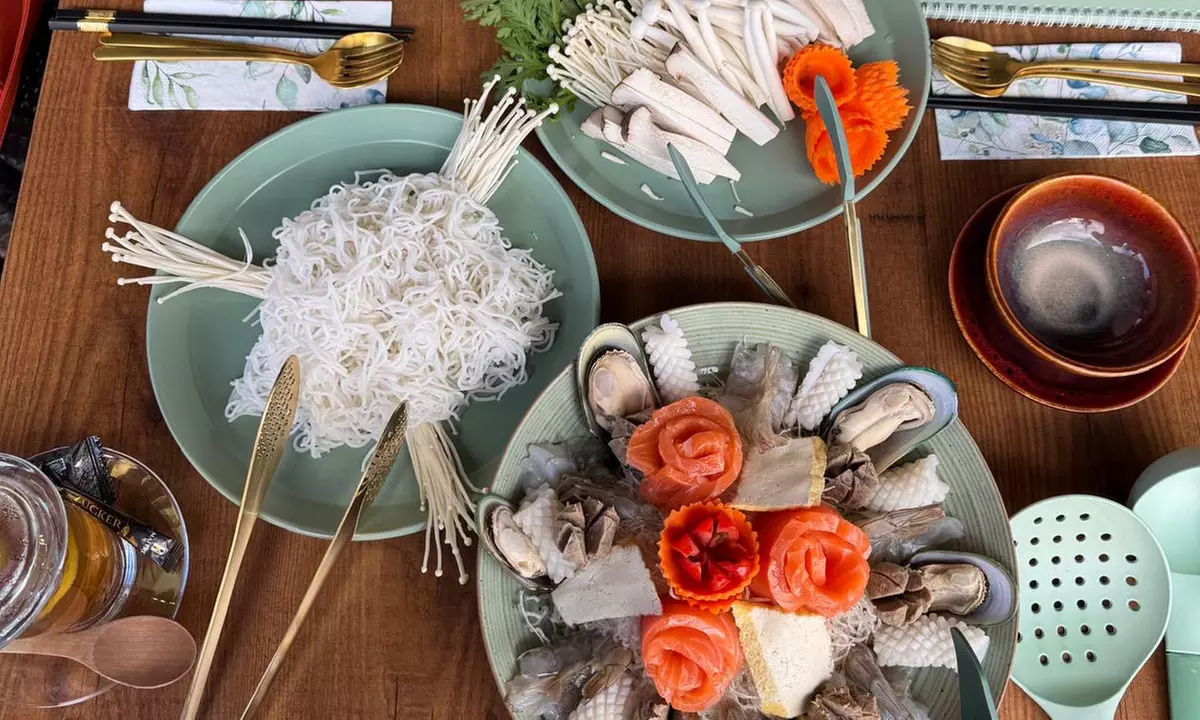 Discover authentic Asian cuisine with a hotpot for 2 or 4 people (save up to 16%)