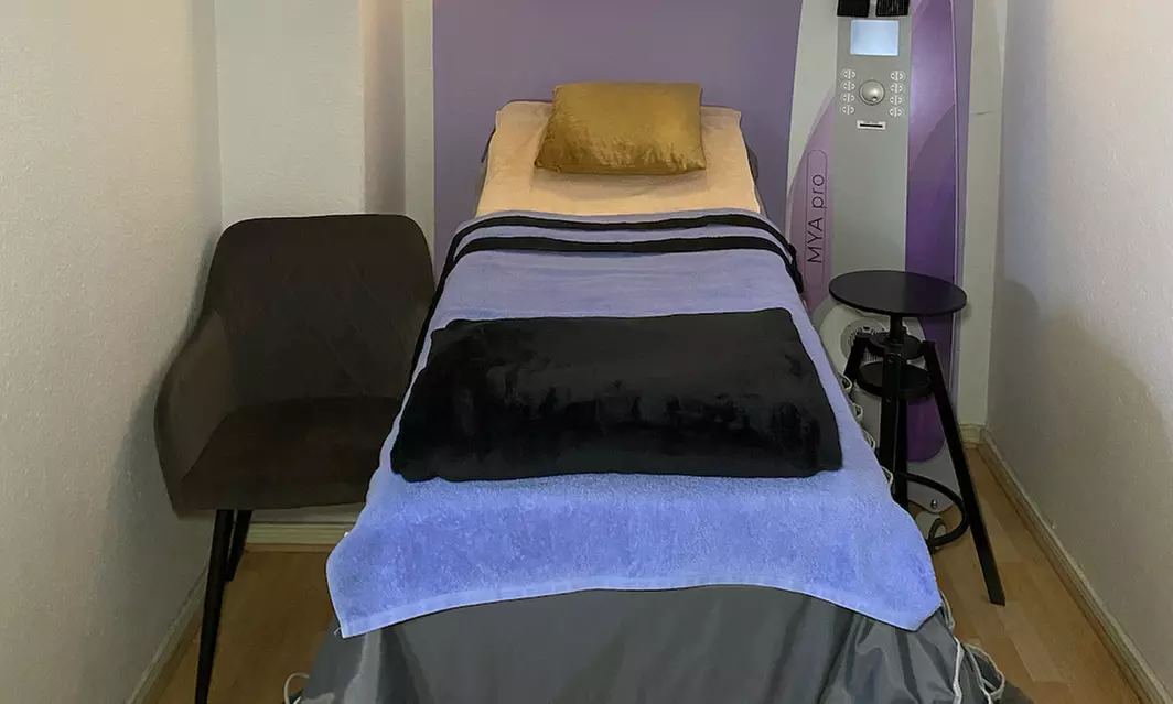 Hyaluronic acid wrinkle treatment: 1 or 2 ml of hyaluronic acid in 1 or 2 zones of your choice for 1 person (save up to 56%)