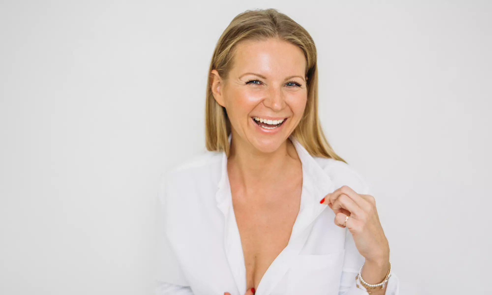 Hyaluronic acid wrinkle treatment: 1 or 2 ml of hyaluronic acid in 1 or 2 zones of your choice for 1 person (save up to 56%)