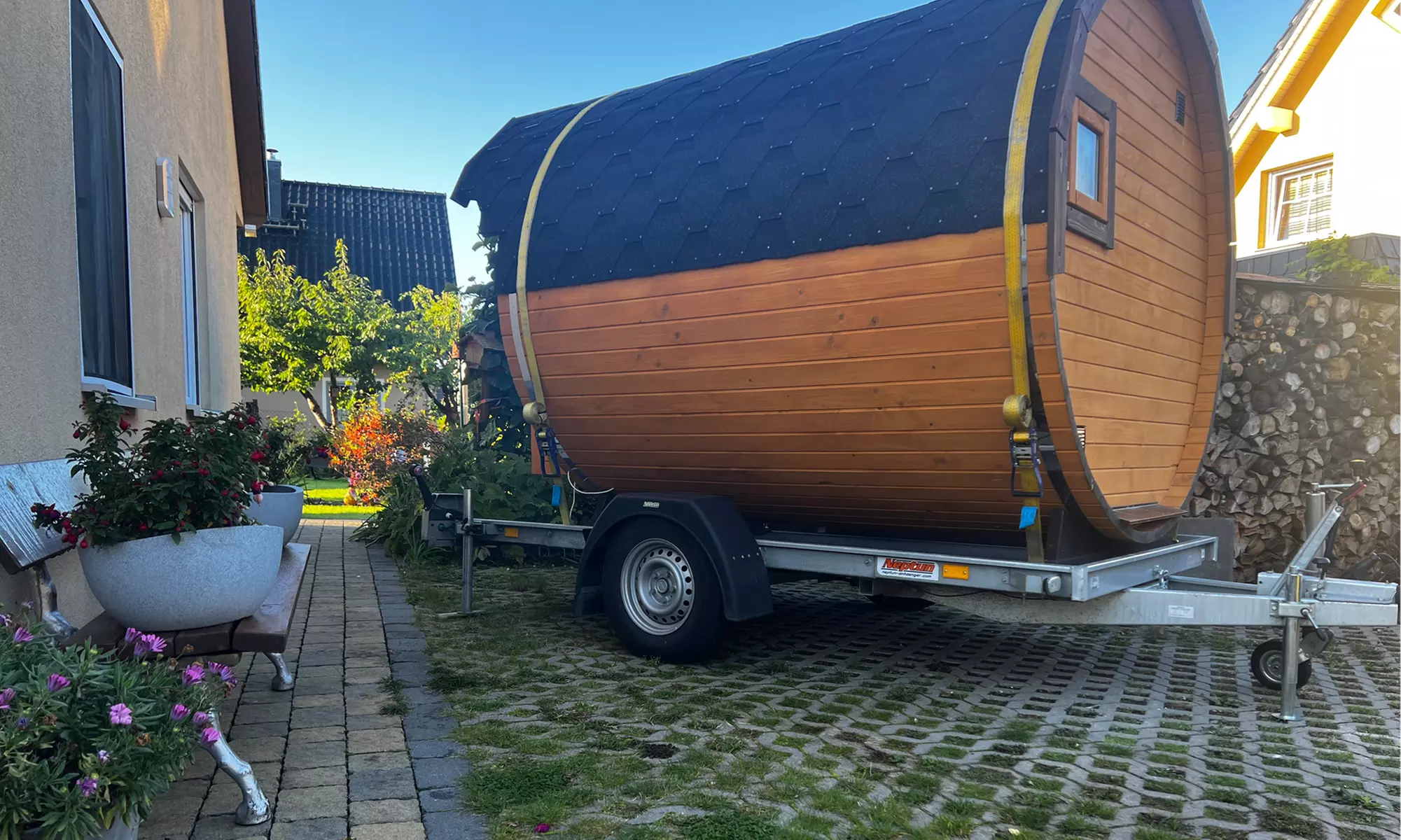 Rent a mobile sauna for up to 6 people (save up to 44%)