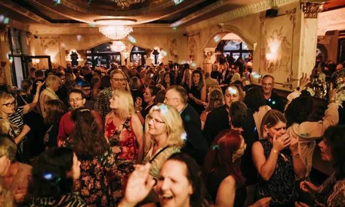 Ticket for "Early Dance": Saturdays from 6 pm at Egg Bowl Dahlem (save 23%)