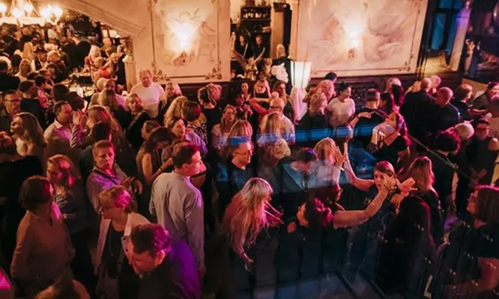 Ticket for "Early Dance": Saturdays from 6 pm at Egg Bowl Dahlem (save 23%)