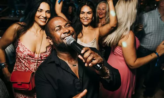 Ticket for "Early Dance": Saturdays from 6 pm at Egg Bowl Dahlem (save 23%)