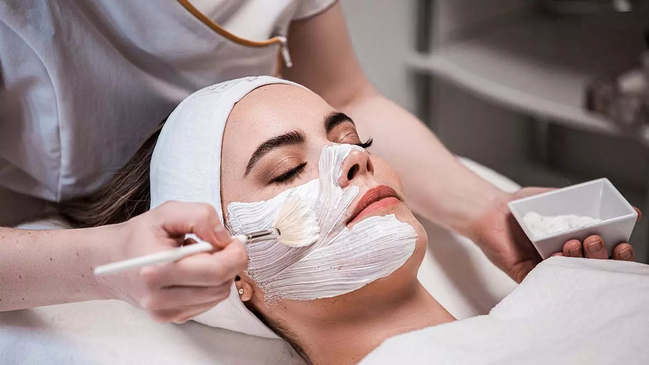 Up to 45% off make-up/cosmetics at Lv Lashes & Beauty