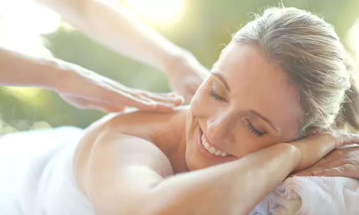 Up to 90 min. Lomi Lomi Nui massage at Lomizentrum