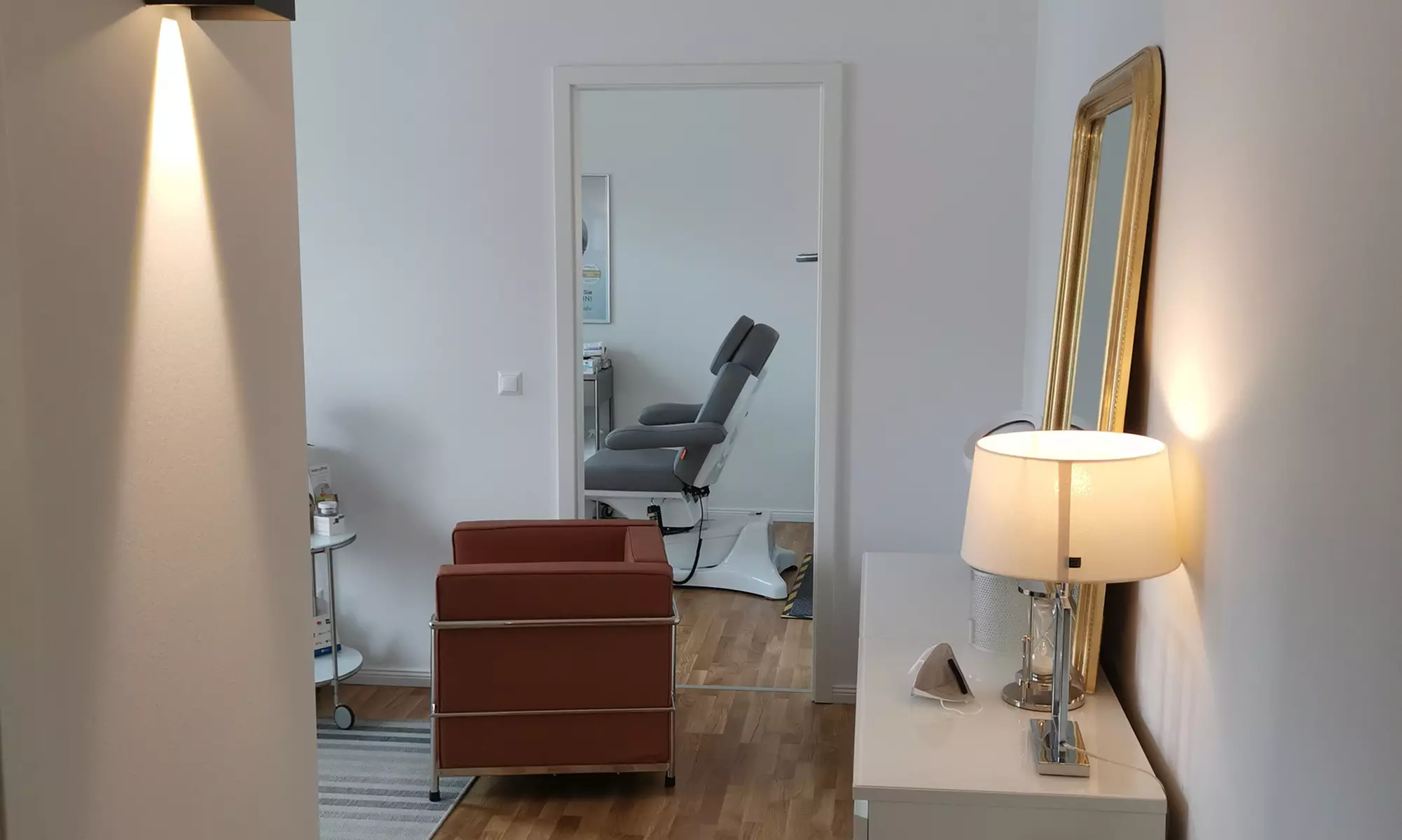 Thread lift with 6 or 12 double-screw threads for women aged 40 and over at MEDICALVERDE (save up to 61%)