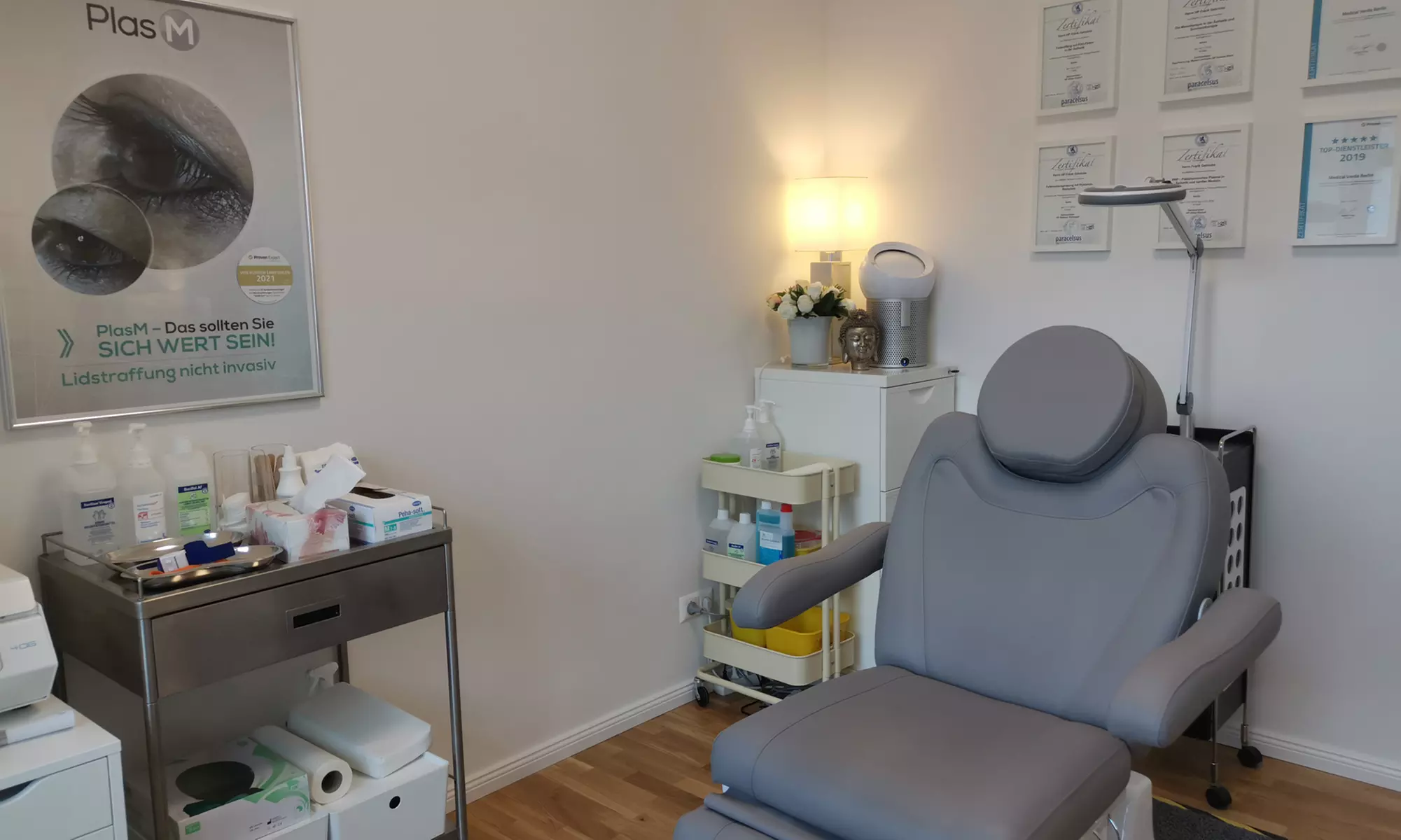 Thread lift with 6 or 12 double-screw threads for women aged 40 and over at MEDICALVERDE (save up to 61%)